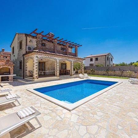 Villa Brioni With Pool By Rentistra Cabrunici Экстерьер фото