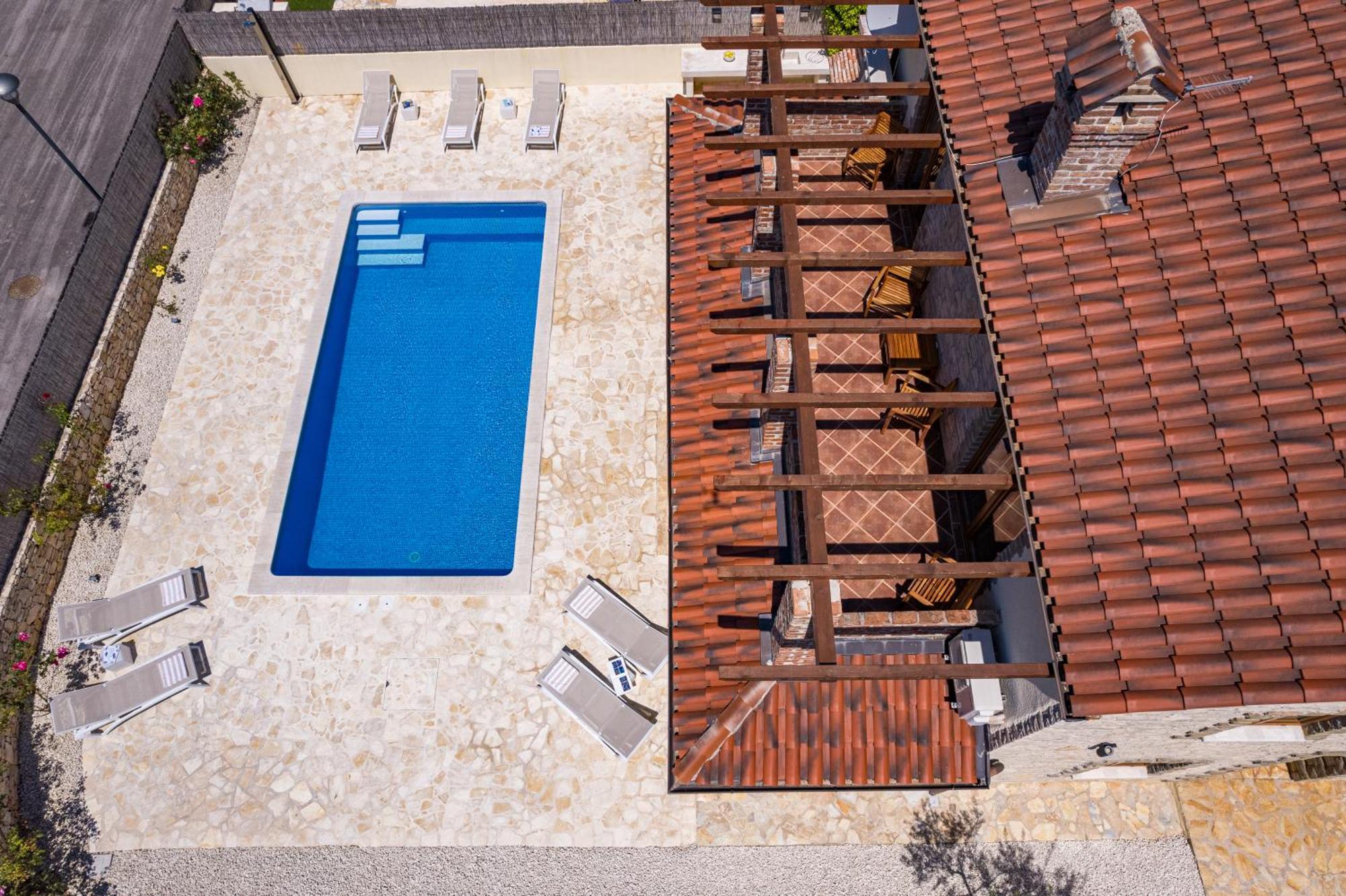 Villa Brioni With Pool By Rentistra Cabrunici Экстерьер фото